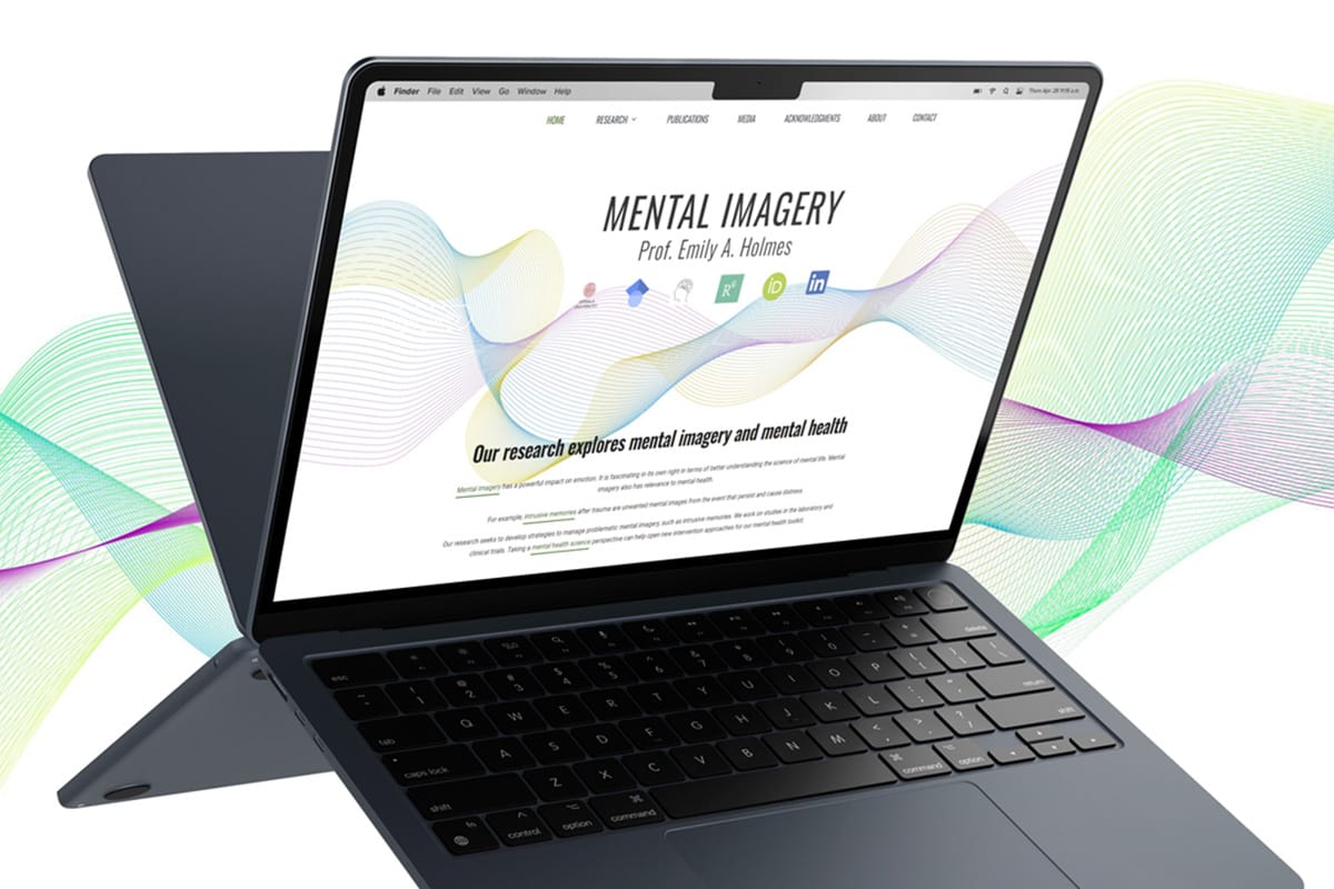 Emily Holmes webbplats i laptop